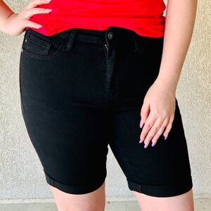 Black Cuffed Bermuda Shorts by Judy Blue (Size S)